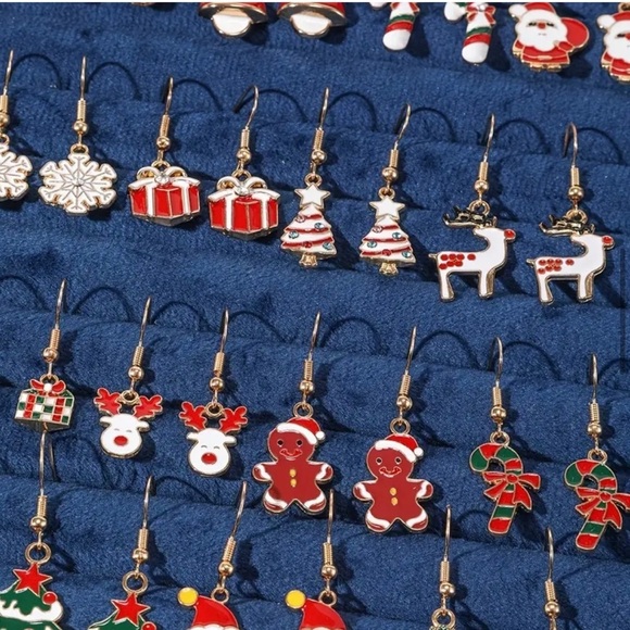 ⭐️ 5 for $25 Holiday Festive Christmas Rubik’s Cube Hoop Earrings - Picture 5 of 7